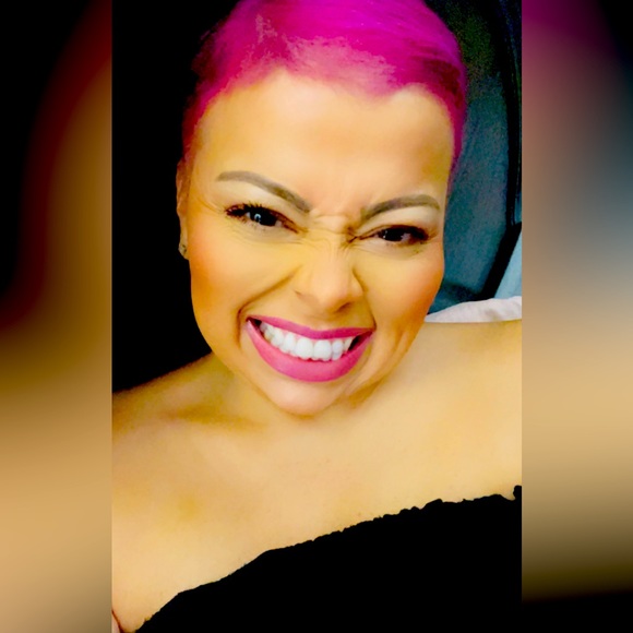 Meet your Posher, Moni. 🎀 - Picture 1 of 1